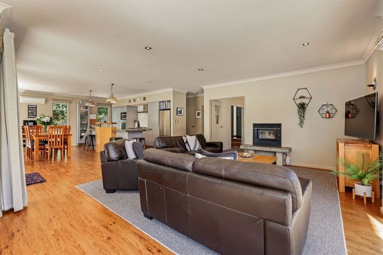 Photo of property in 296 Gardiners Road, Harewood, Christchurch, 8051