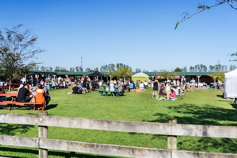 Photo of property in 10 Arahi Road, Clevedon, 2582