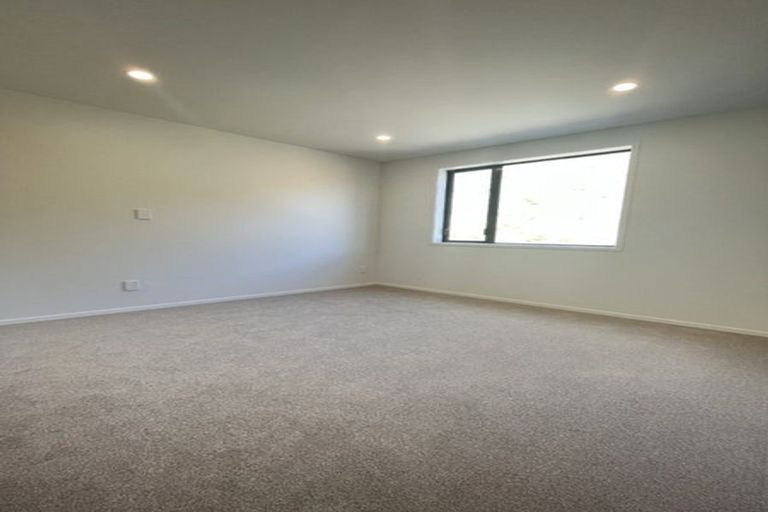 Photo of property in 35 Holystone Road, Whitby, Porirua, 5024
