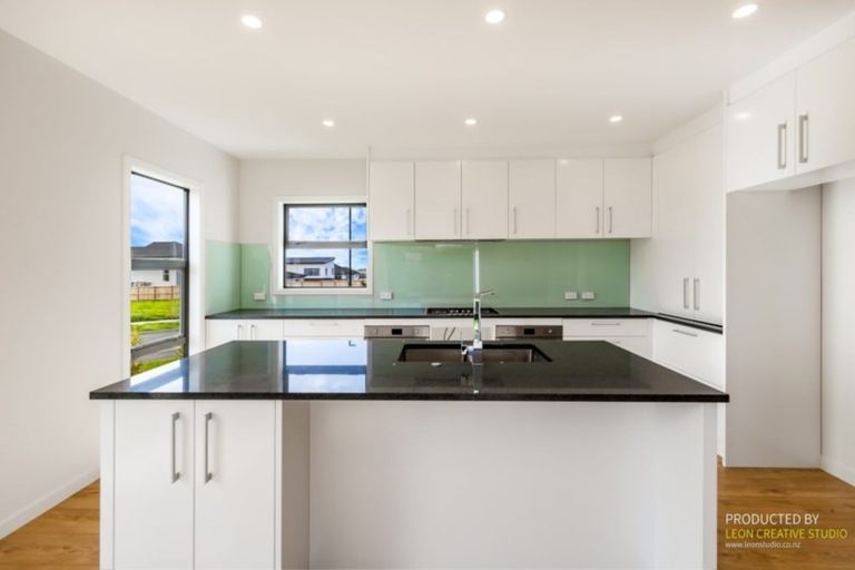 Photo of property in 2 Pommes Way, Silverdale, 0932