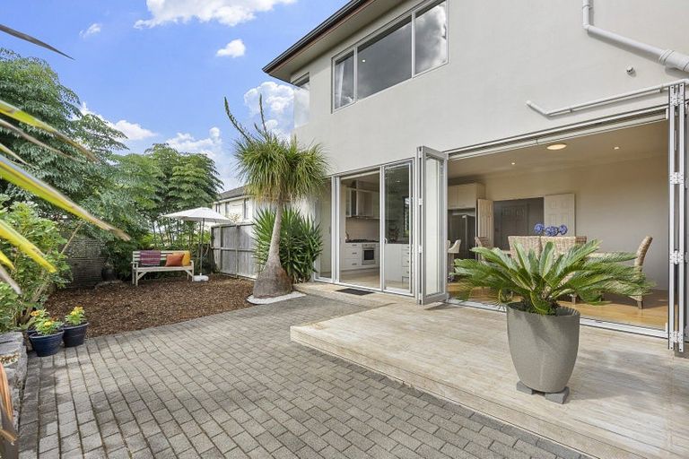 Photo of property in 5 Houhere Close, Albany, Auckland, 0632