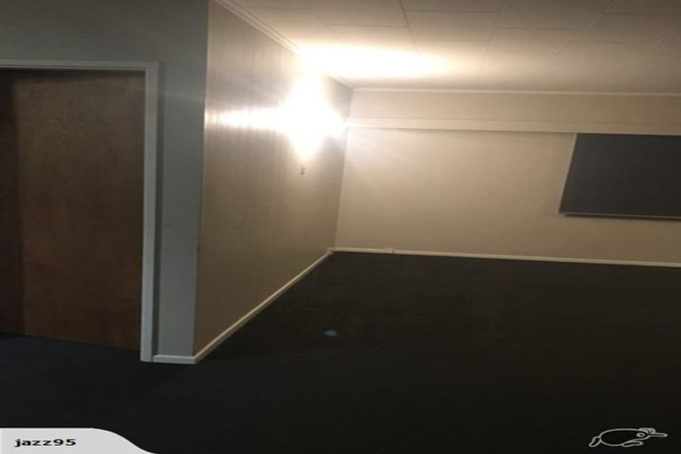 Photo of property in 100 Main Road, Waikanae, 5036