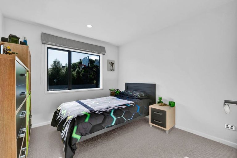 Photo of property in 5-7 Adam Lile Drive, Highlands Park, New Plymouth, 4312