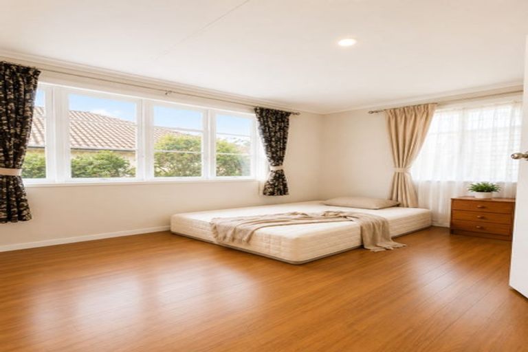 Photo of property in 11 Lynton Road, Bucklands Beach, Auckland, 2012