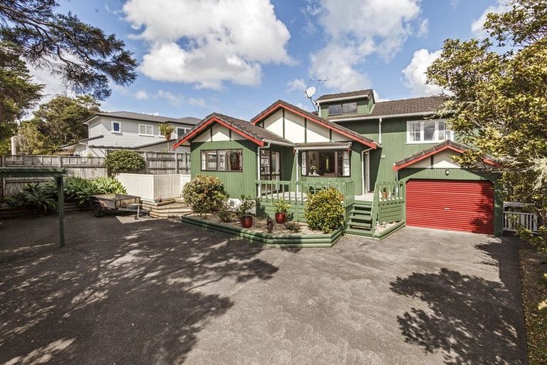 Photo of property in 13 Chatham Avenue, Paremoremo, Auckland, 0632