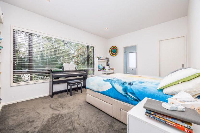 Photo of property in 1420 Whangaparaoa Road, Army Bay, Whangaparaoa, 0930