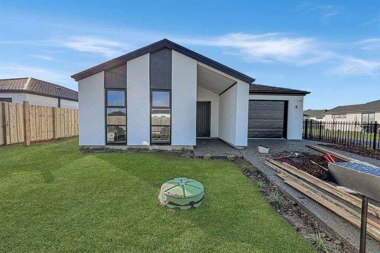 Photo of property in 2 Riroriro Lane, Halswell, Christchurch, 8025