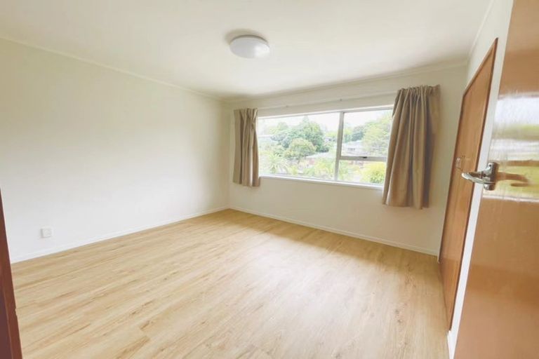 Photo of property in 2/80 Peach Road, Glenfield, Auckland, 0629