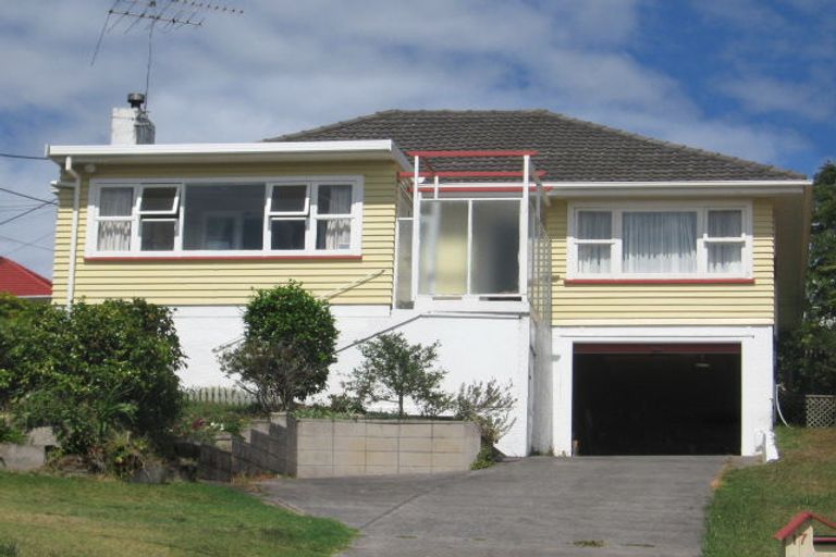 Photo of property in 17 Garadice Road, Rothesay Bay, Auckland, 0630