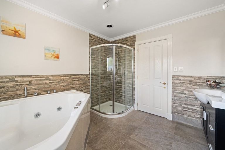 Photo of property in 12 Tobacco Hill, Welcome Bay, Tauranga, 3175