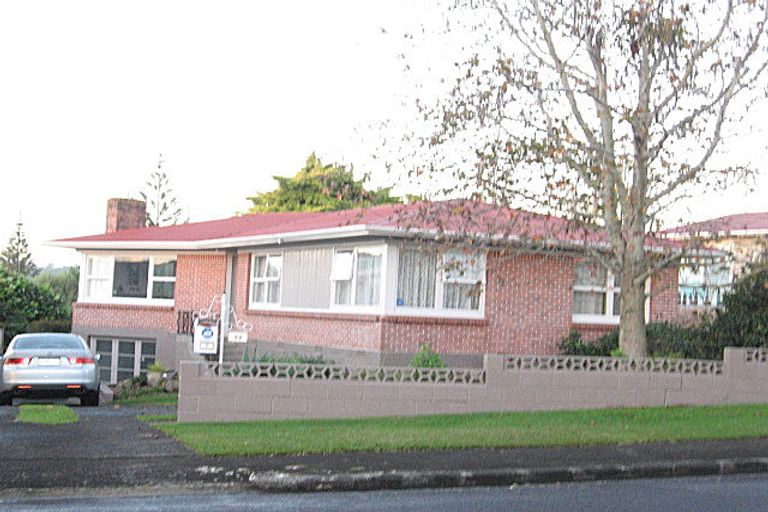 Photo of property in 32 Lynmore Drive, Hillpark, Auckland, 2102