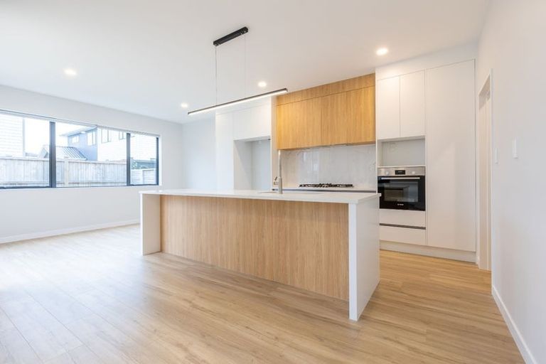 Photo of property in 29 Toanui Road, Hobsonville, Auckland, 0616