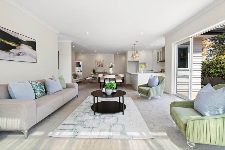 Photo of property in 16a Darren Crescent, Half Moon Bay, Auckland, 2012