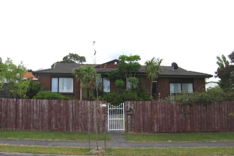 Photo of property in 1 Lanier Place, Glendene, Auckland, 0602