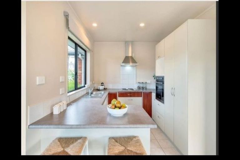 Photo of property in 30 Zefiro Drive, Massey, Auckland, 0614