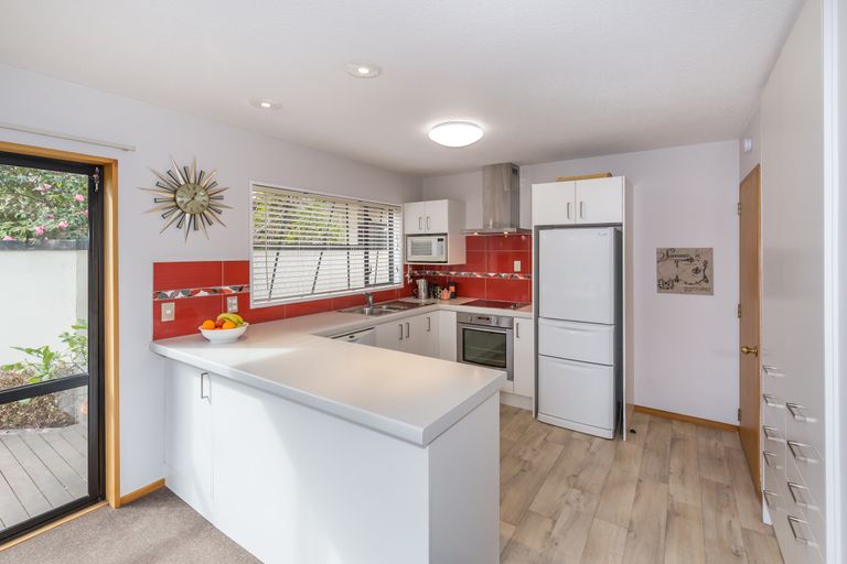 Photo of property in 2/8 Herbs Place, Cashmere, Christchurch, 8022