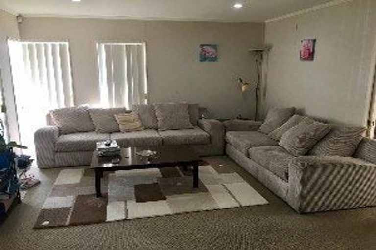 Photo of property in 10 Craigavon Drive, East Tamaki, Auckland, 2013