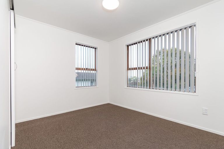 Photo of property in 70 Solar Road, Glen Eden, Auckland, 0602