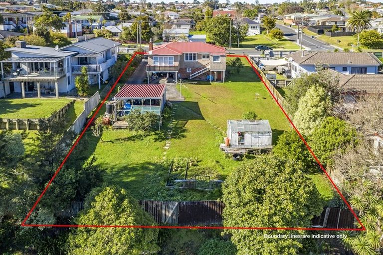 Photo of property in 13 Newington Road, Henderson, Auckland, 0612