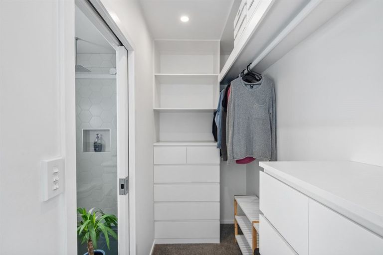 Photo of property in 221 Houghton Bay Road, Houghton Bay, Wellington, 6023