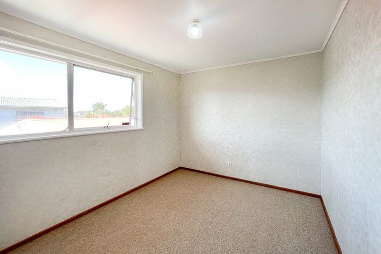 Photo of property in 94 Lantana Road, Green Bay, Auckland, 0604