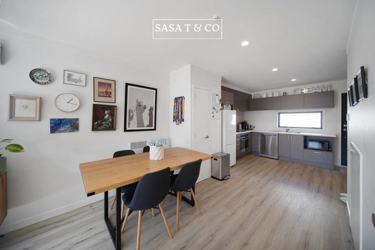 Photo of property in 2/16 Putini Road, Mangere Bridge, Auckland, 2022