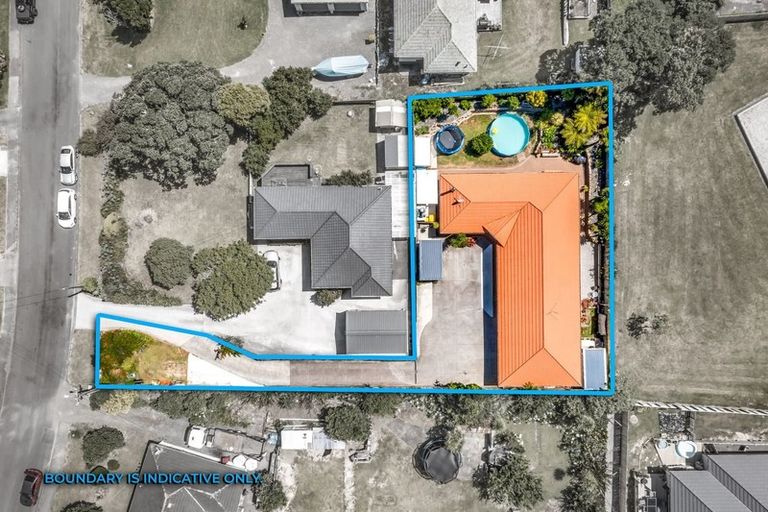 Photo of property in 24 Makiri Street, Helensville, 0800