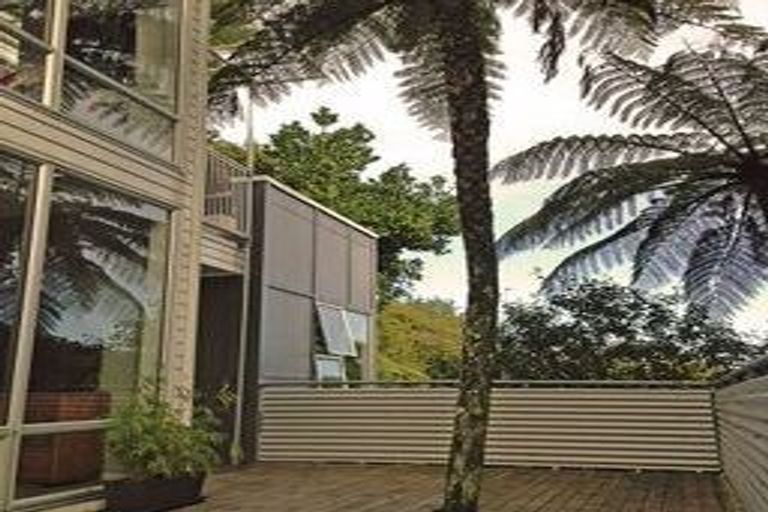 Photo of property in 6 Glentui Grove, Khandallah, Wellington, 6035