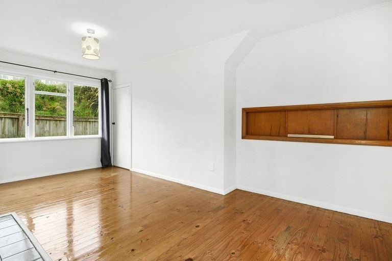 Photo of property in 30 Roberts Street, Tawa, Wellington, 5028