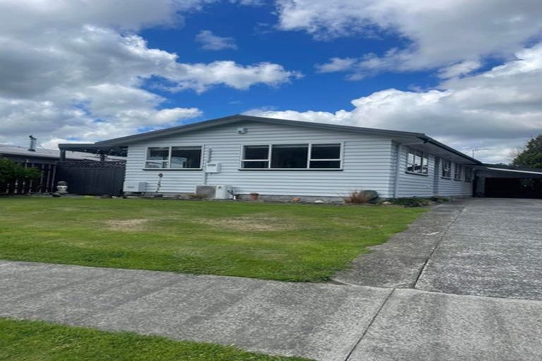 Photo of property in 4 Harvard Grove, Totara Park, Upper Hutt, 5018