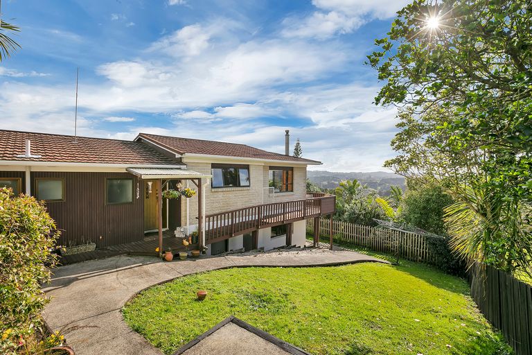 Photo of property in 1069 Scenic Drive North, Swanson, Auckland, 0816