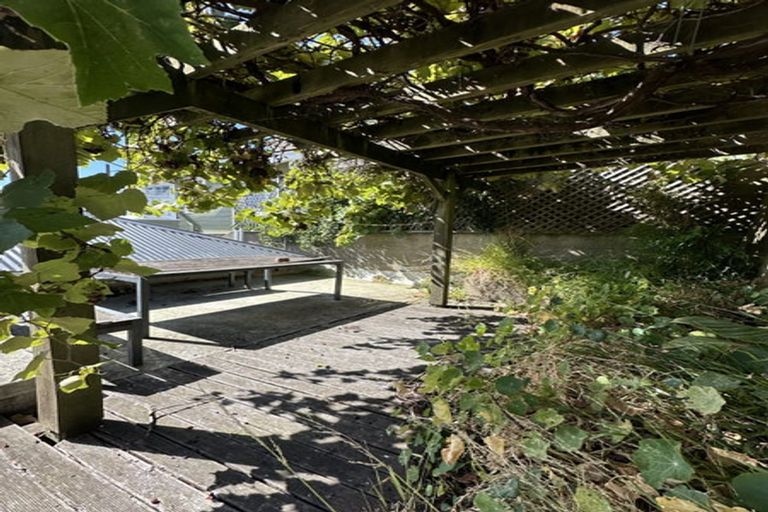 Photo of property in 64 Hawker Street, Mount Victoria, Wellington, 6011