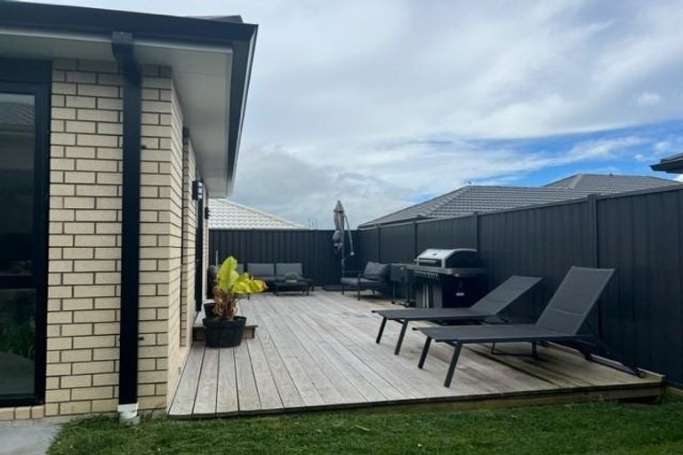 Photo of property in 16 Pioneer Crescent, Omokoroa, 3114