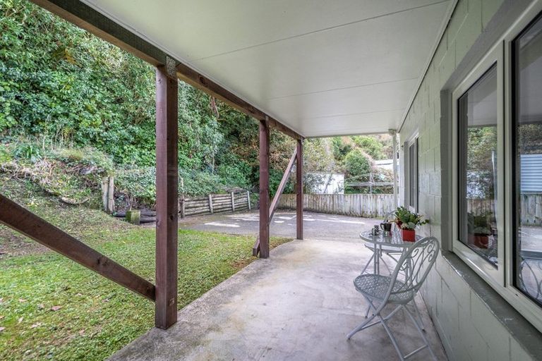 Photo of property in 52 Kiwi Crescent, Tawa, Wellington, 5028