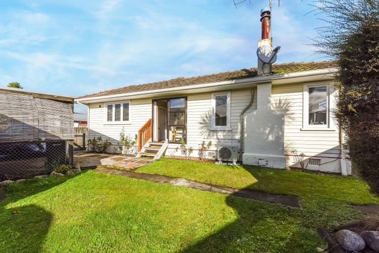 Photo of property in 2/50 Parkers Road, Tahunanui, Nelson, 7011