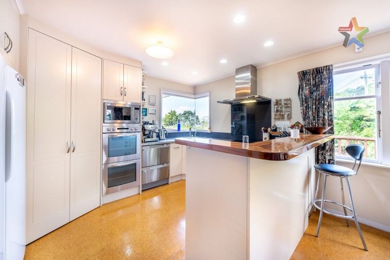 Photo of property in 168 Miromiro Road, Normandale, Lower Hutt, 5010