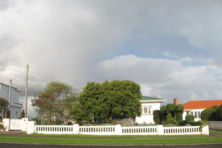 Photo of property in 41a Mellons Bay Road, Mellons Bay, Auckland, 2014