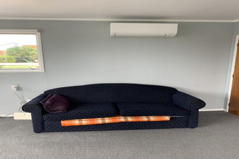 Photo of property in 2/65 Cliff View Drive, Green Bay, Auckland, 0604