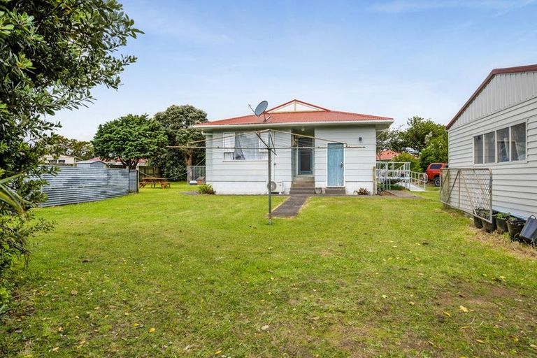 Photo of property in 9 Hughson Place, Opunake, 4616