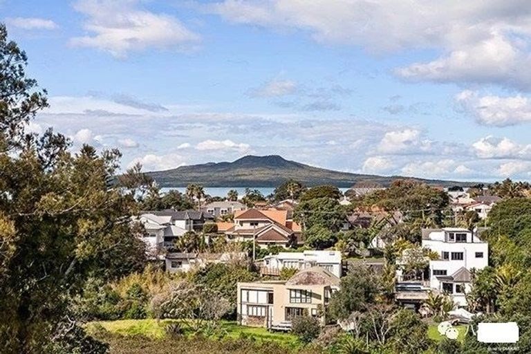 Photo of property in 1/3 Prospect Terrace, Milford, Auckland, 0620