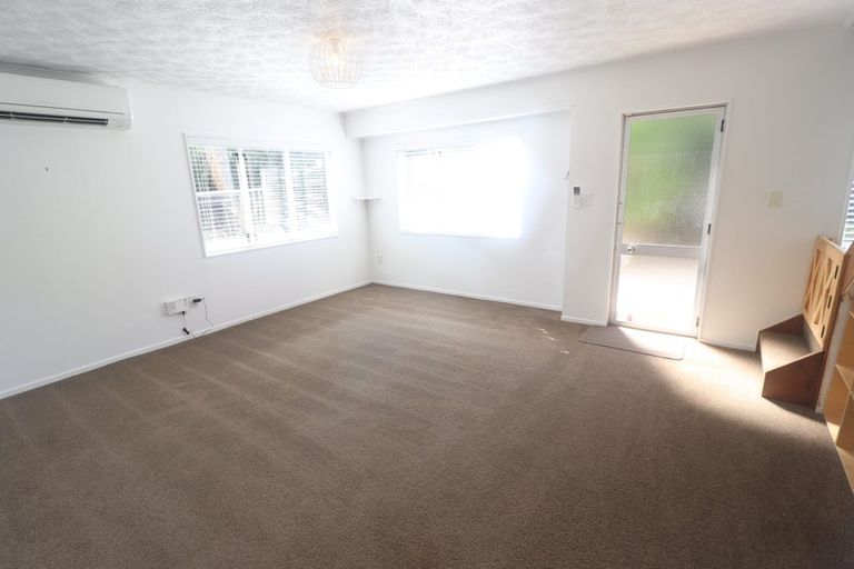 Photo of property in 19 Rehia Road, Massey, Auckland, 0614