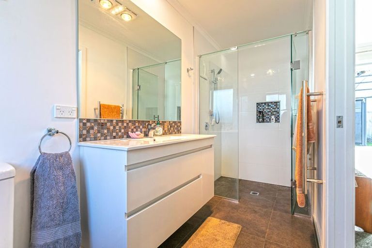 Photo of property in 80 Golden Shore Place, Coromandel, 3506