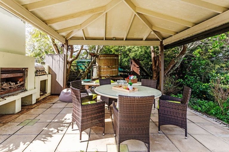 Photo of property in 26 Merewhira Road, Paremoremo, Albany, 0793