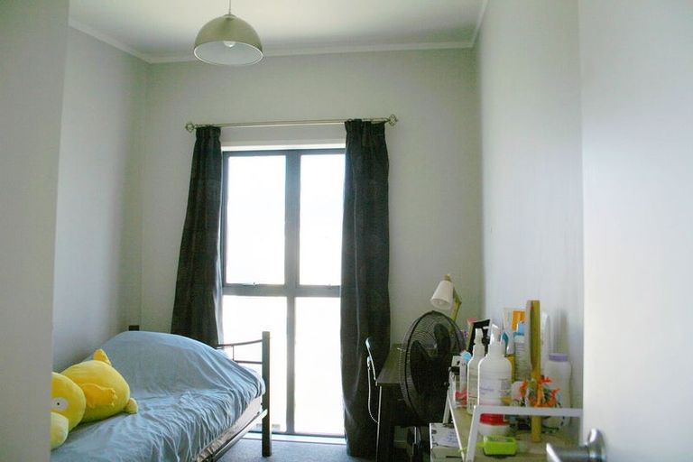 Photo of property in 16b Woodall Place, Totara Vale, Auckland, 0627