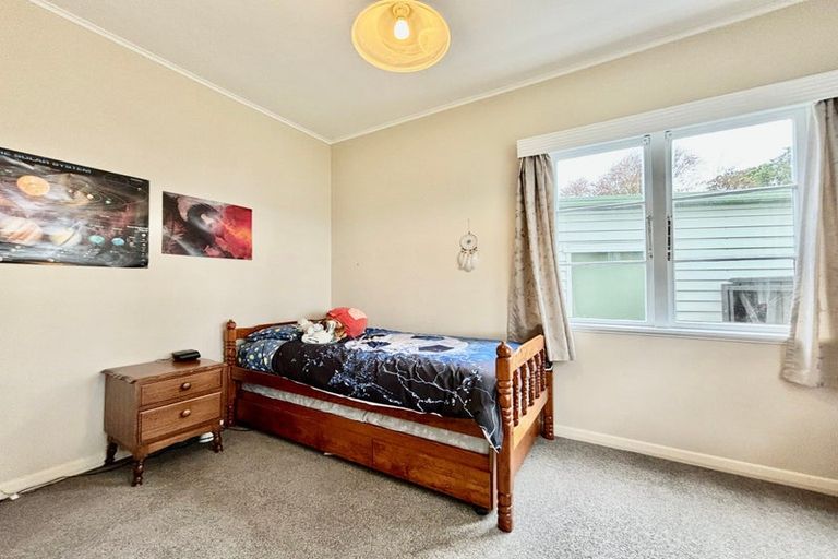 Photo of property in 1 Russell Street, Waterloo, Lower Hutt, 5011