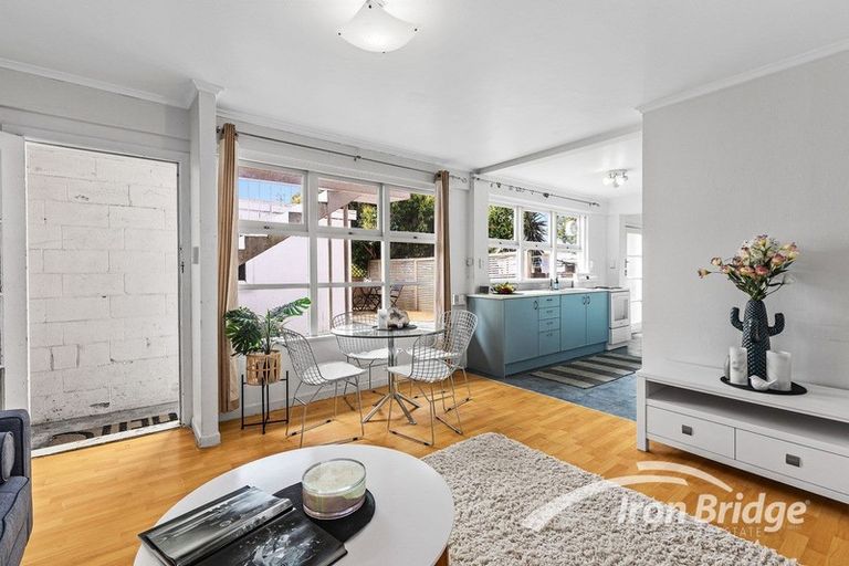 Photo of property in 4/228 Onewa Road, Birkenhead, Auckland, 0626