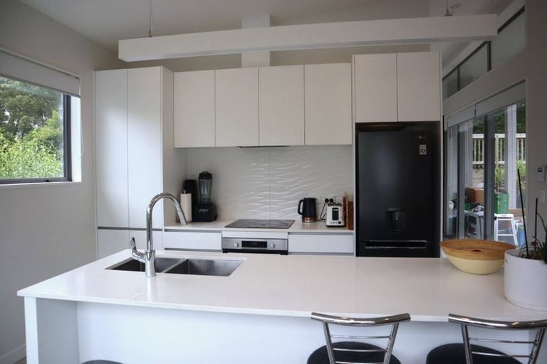 Photo of property in 73 Warman Road, Okura, Auckland, 0792