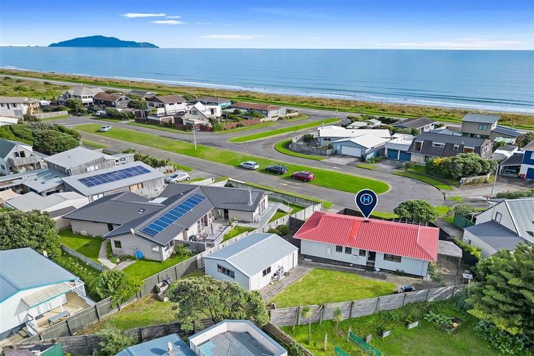 Photo of property in 9a Scott Avenue, Otaki Beach, Otaki, 5512
