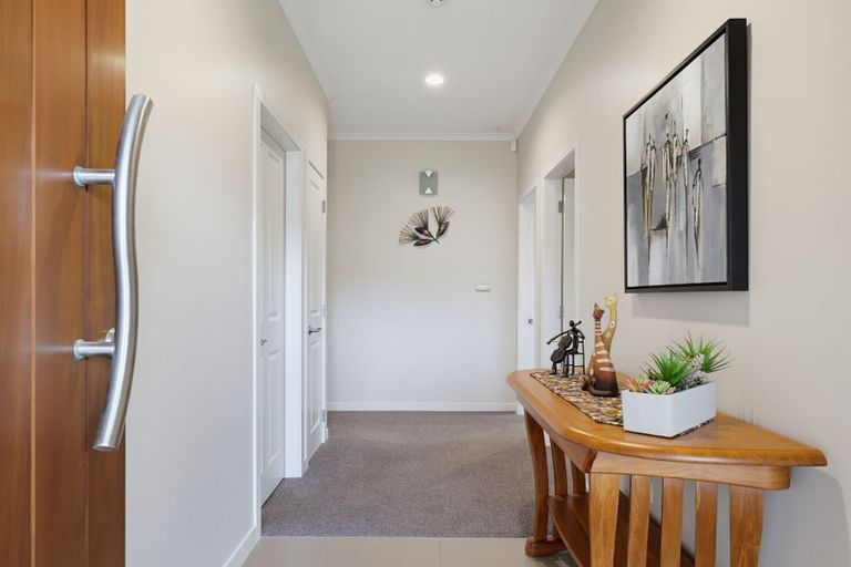 Photo of property in 71 Ruapehu Drive, Fitzherbert, Palmerston North, 4410