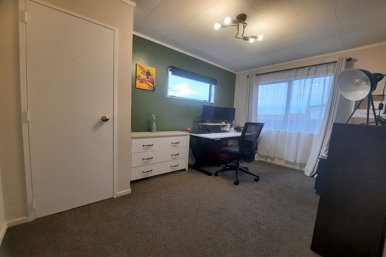 Photo of property in 64a Archibald Road, Kelston, Auckland, 0602